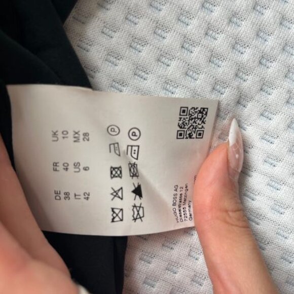 Hugo Boss Black 100% silk blouse with tie front - Picture 3 of 3